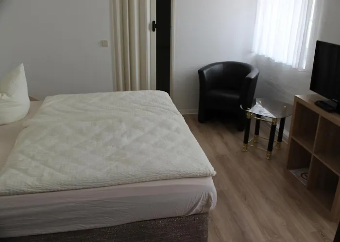 & Zum Saalestrand Bad Dürrenberg